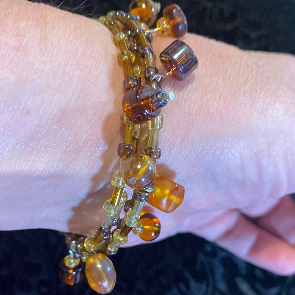 Beaded wrap bracelet yellow/iridescent beads, fits most wrists GUC 3/4”x2 1/2”
